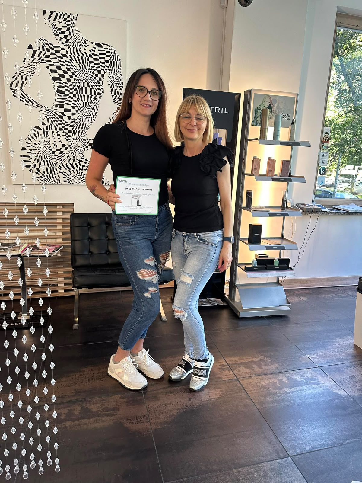 Anna Graf z kursantką podczas szkolenia metody 4 Hair Plus
